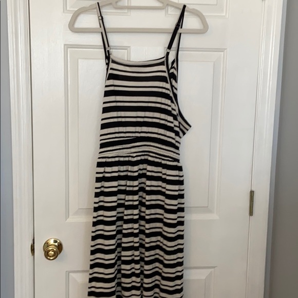 Universal Threads Black and white wrap dress - Picture 5 of 5